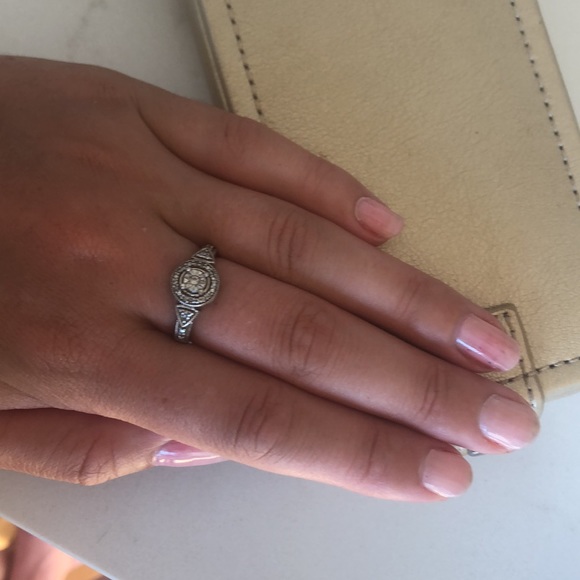 Small diamond and silver ring - Picture 2 of 3